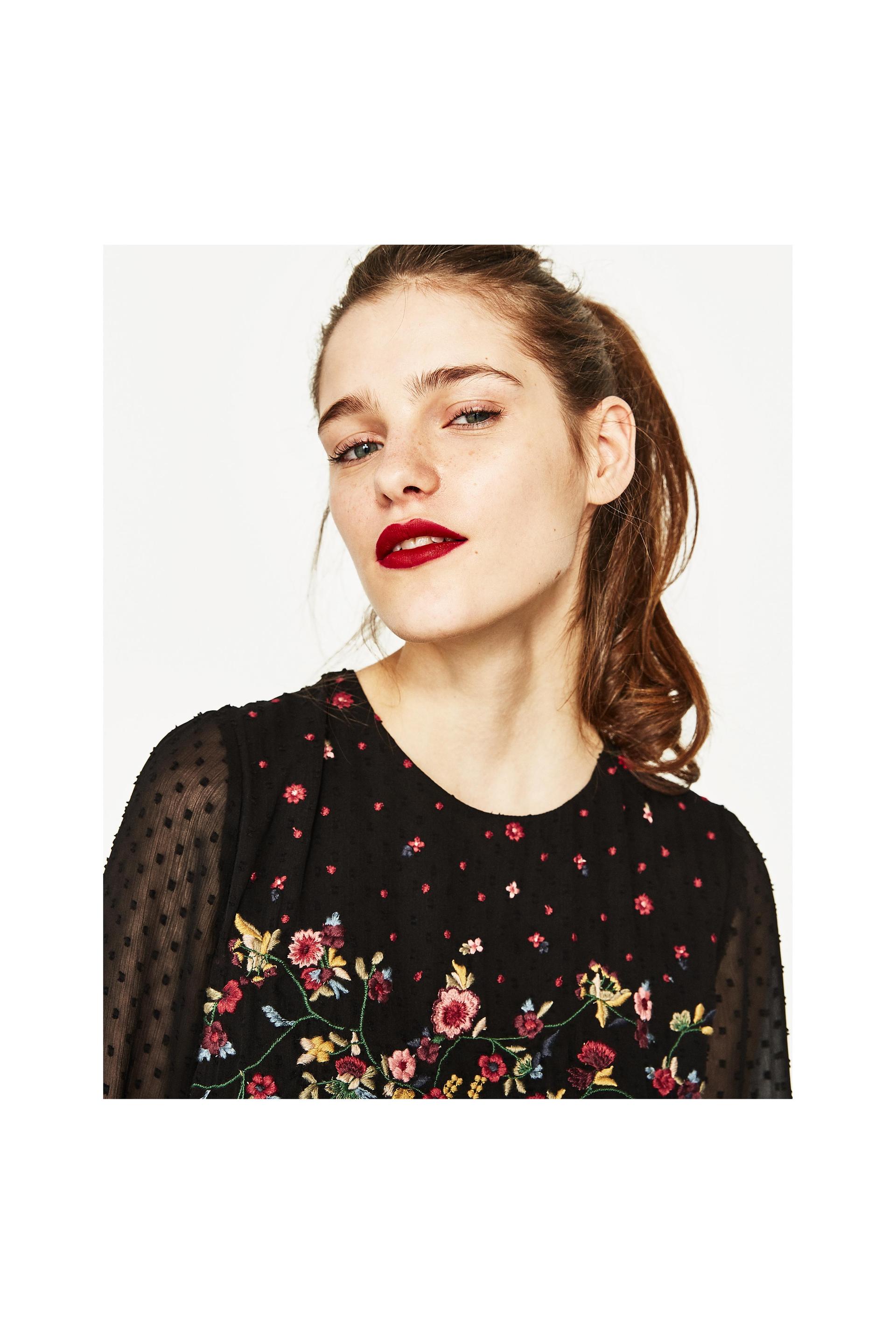 TOP BRODÉ EN PLUMETIS