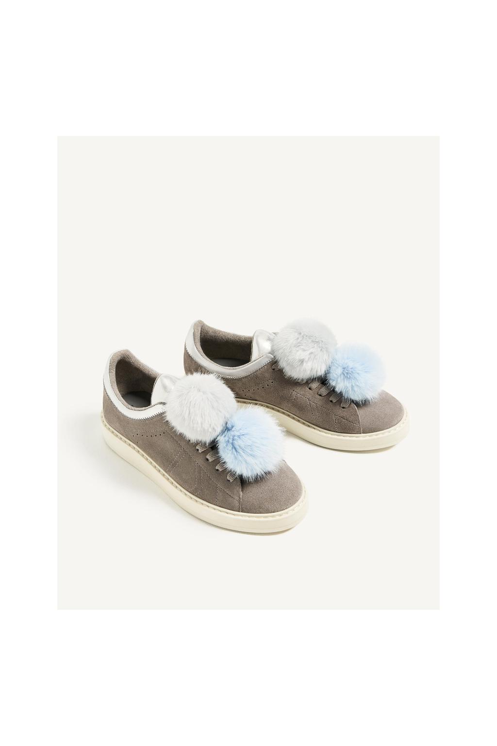 Imagen 1 de DEPORTIVO PIEL POMPONES de Zara