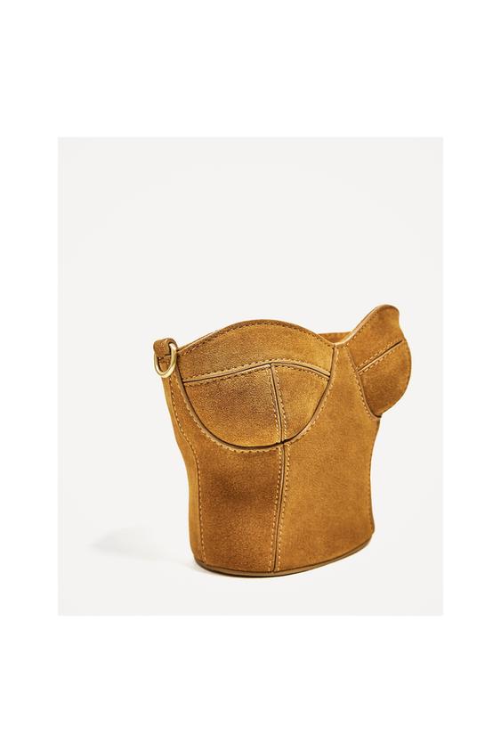 Imagen 1 de BANDOLERA PIEL CORSÉ de Zara