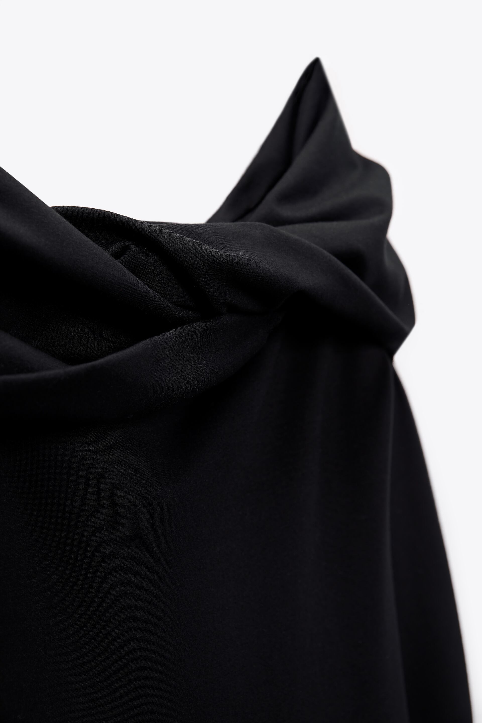 Exceptionnel : la robe à épaules dénudées Edition limitée noir de chez Zara arrive ! (Collection 2023) !