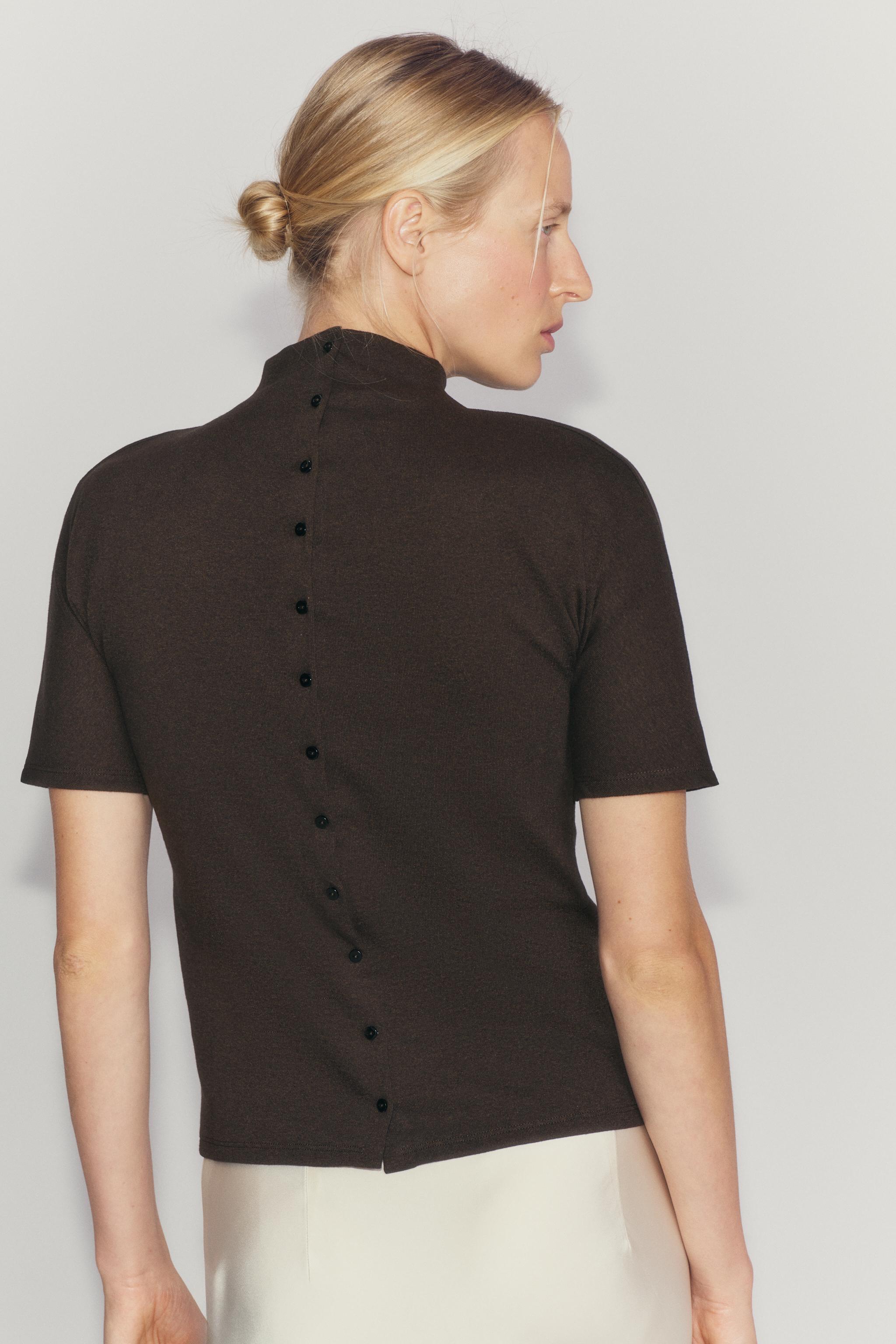 BUTTONED STAND-UP COLLAR T-SHIRT — brown vigore