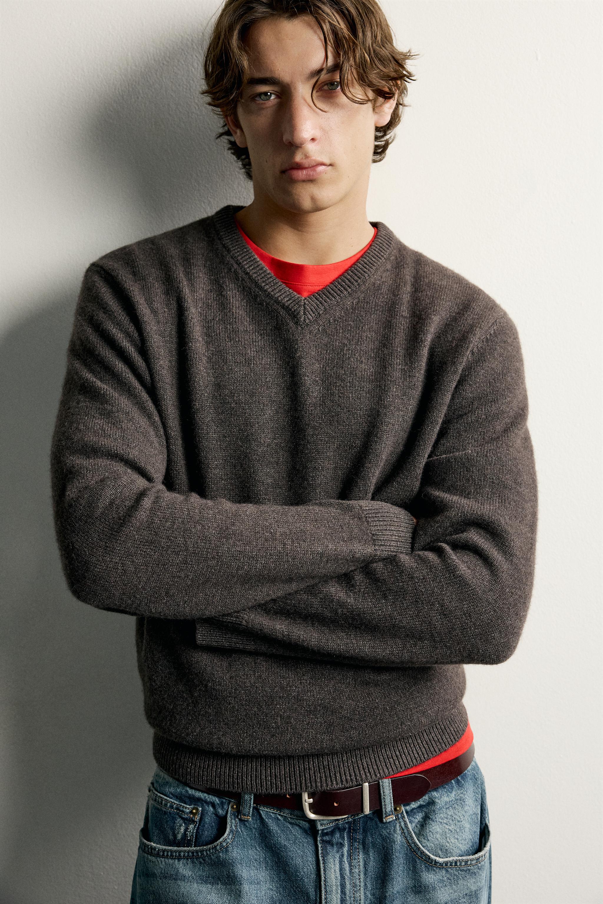 WOOL BLEND V-NECK SWEATER