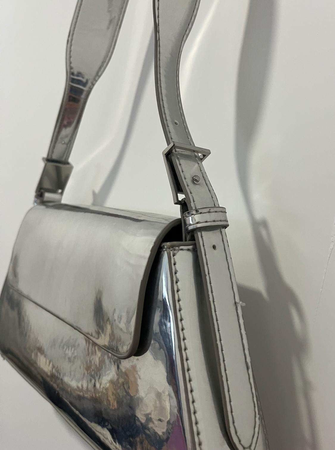 MINIMALIST SHOULDER BAG WITH FLAP - Image 3