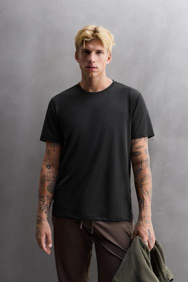 BASIC TRAINING T-SHIRT - Black by Zara