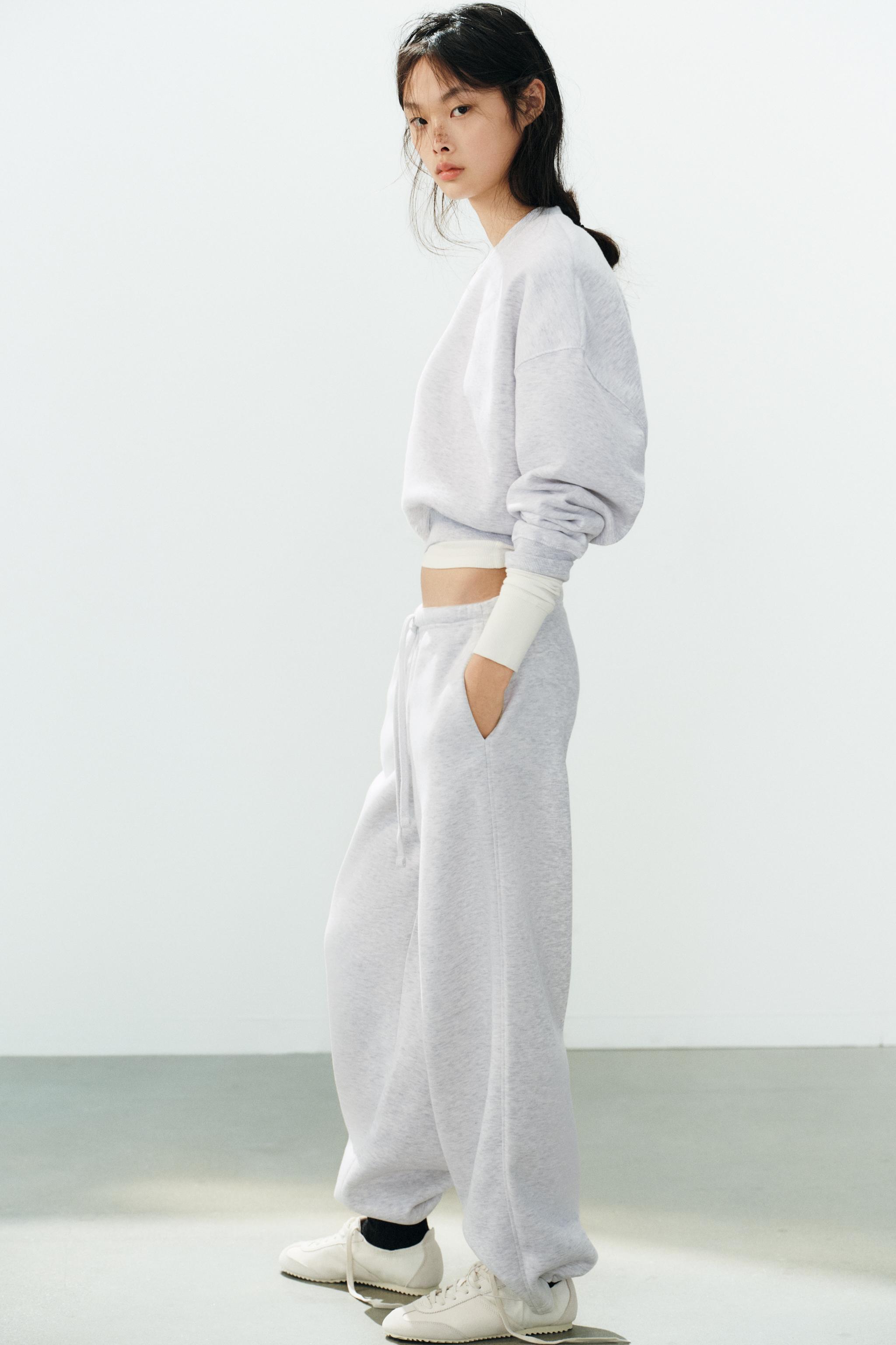 BASIC FLEECE SWEATSHIRT