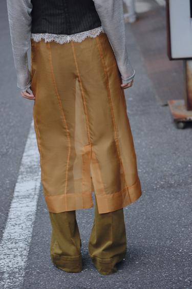 オーガンザミディスカートキャラメルZaraのオーガンザミディスカート - キャラメル 