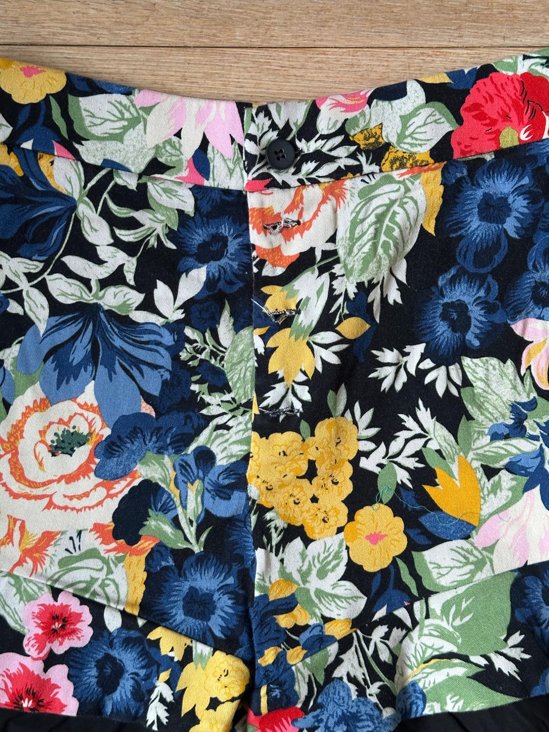 PRINTED RUFFLED BERMUDA SHORTS - Image 2