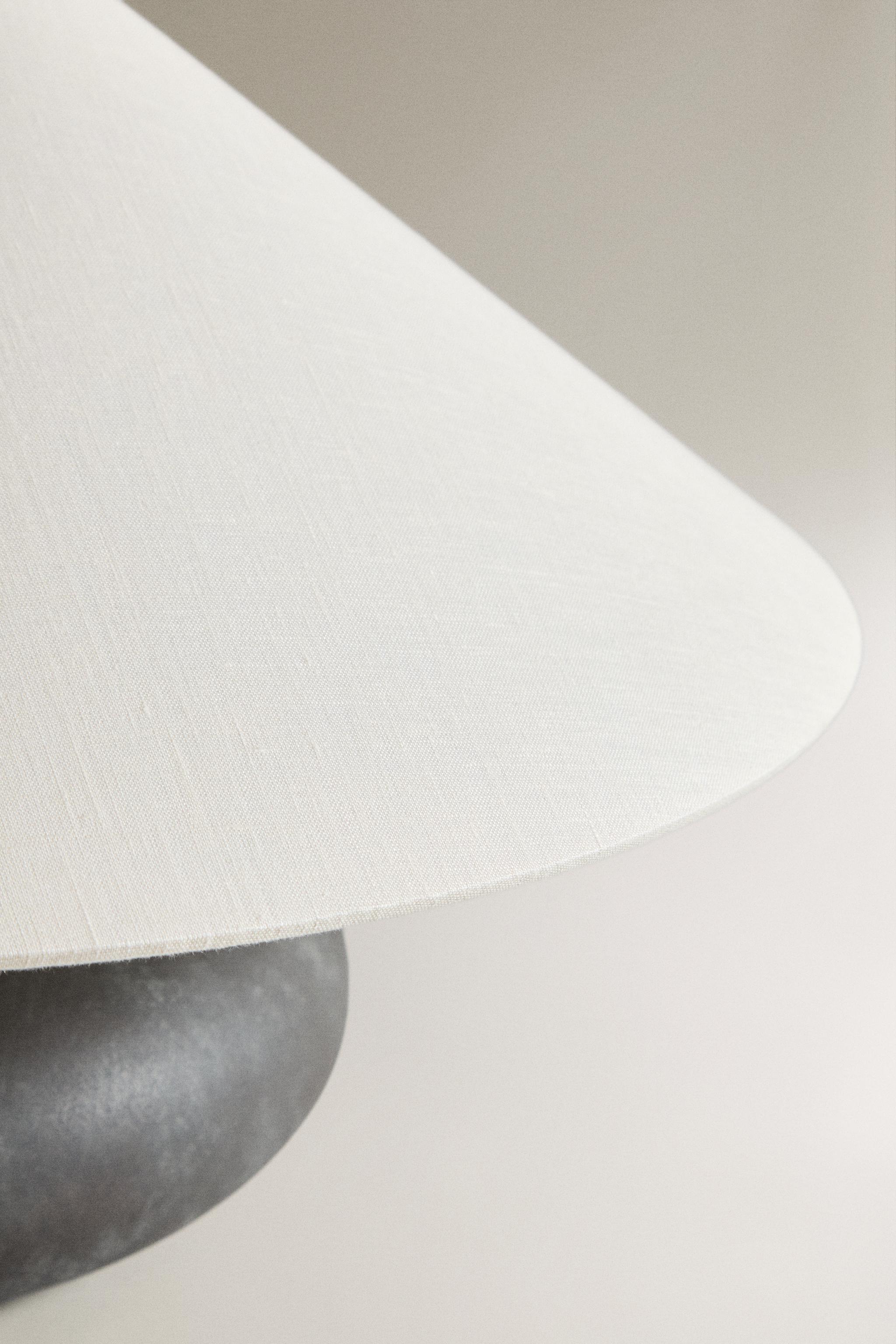 CERAMIC TABLE LAMP