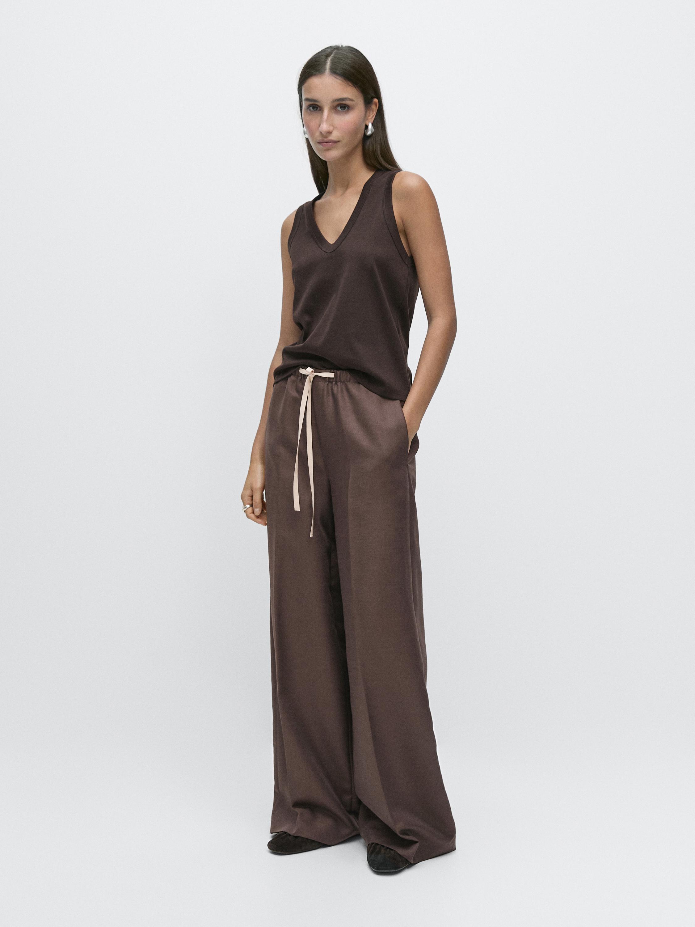 100% cotton V-neck T-shirt