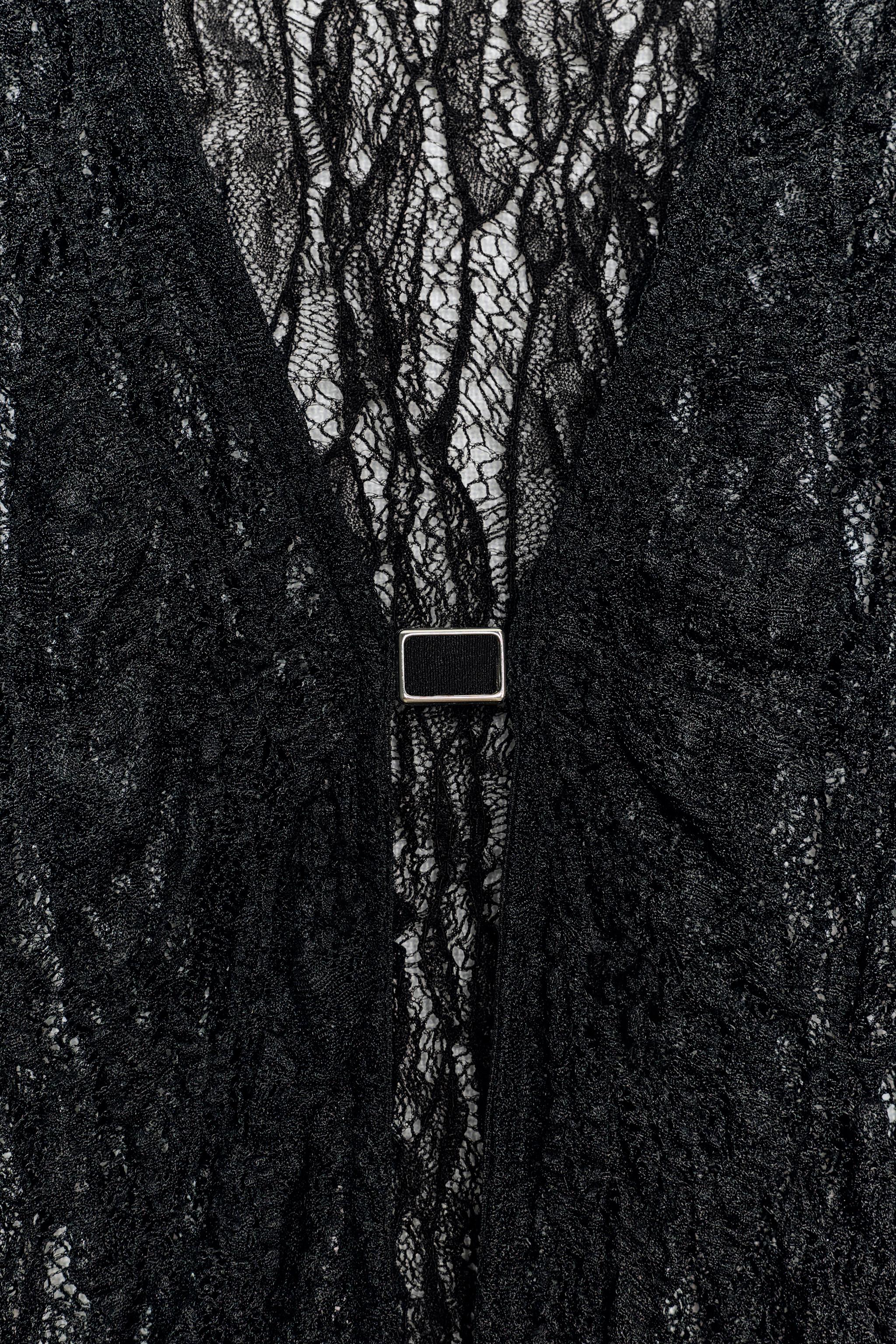 LACE BUCKLE TOP