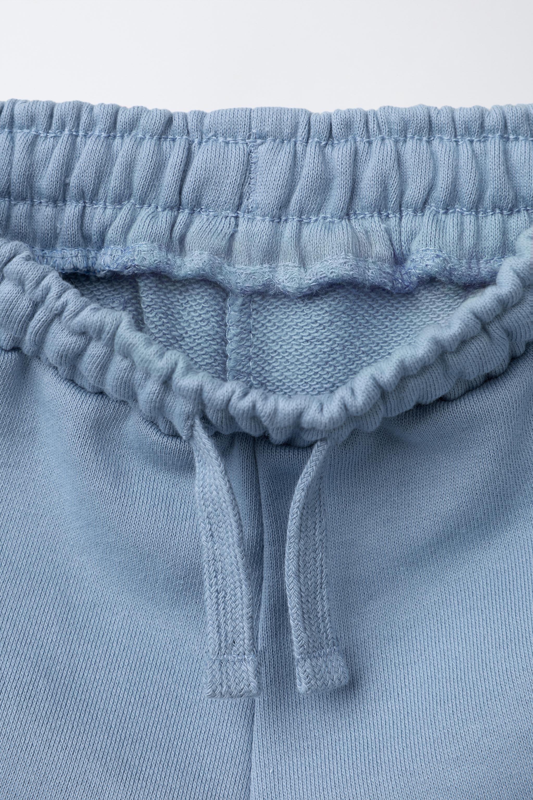 ENSEMBLE JOGGING T-SHIRT ET BERMUDA À ÉTIQUETTE