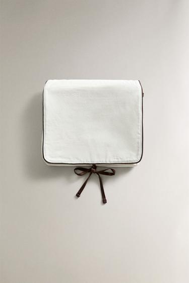 "WASH" AND “CLEAN” COTTON WASH BAG - Ecru by Zara