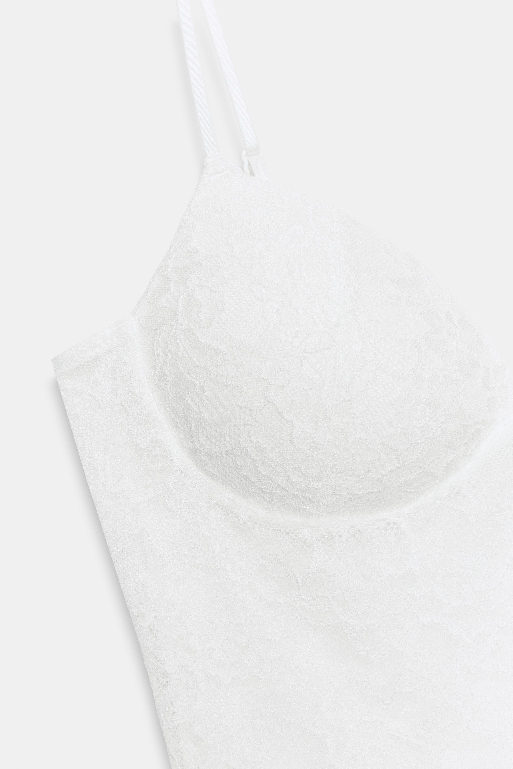 TOP EN DENTELLE À BRETELLES