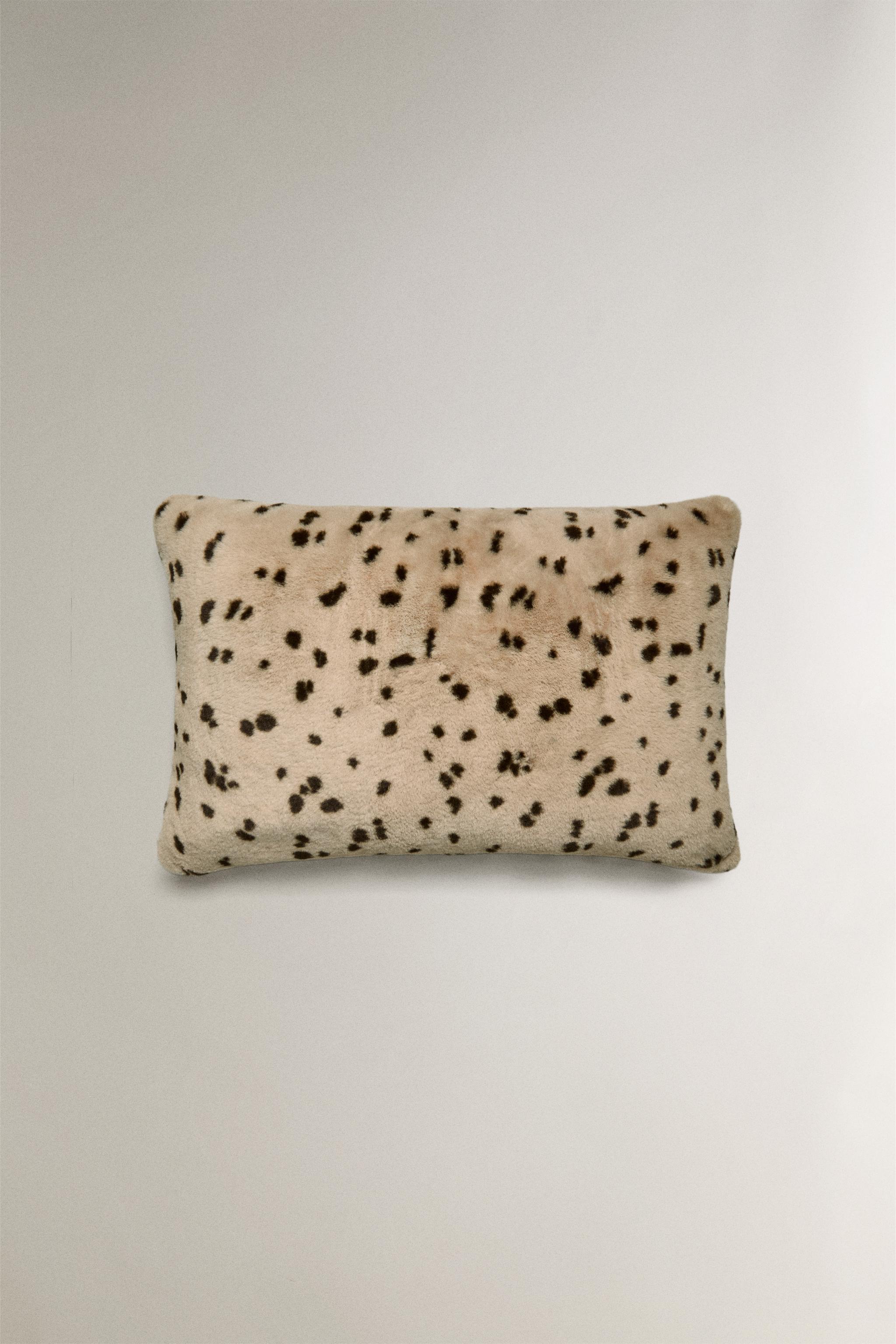 FAUX FUR CUSHION COVER