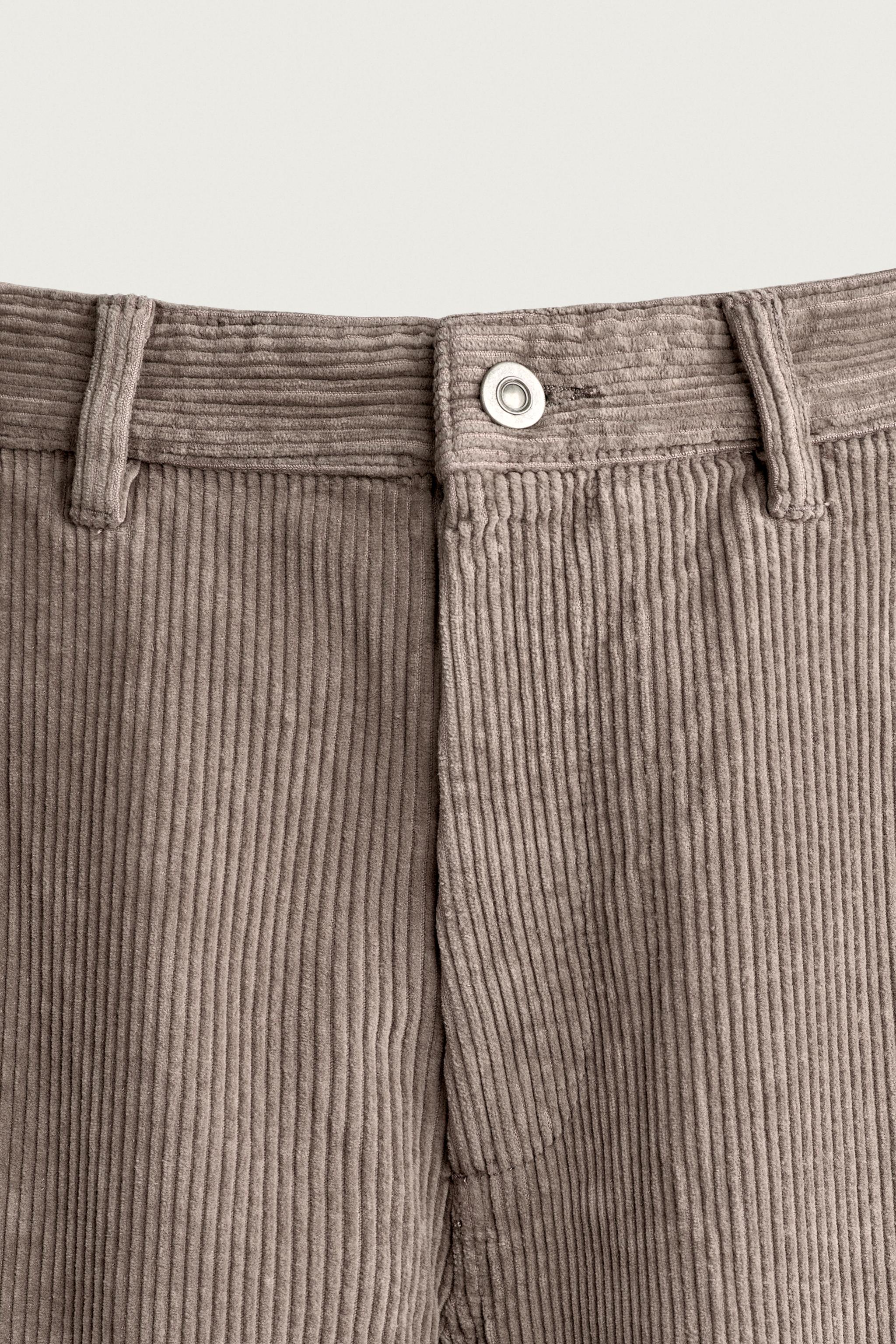 PANTALON COUPE CAROTTE EN VELOURS CÔTELÉ DÉLAVÉ