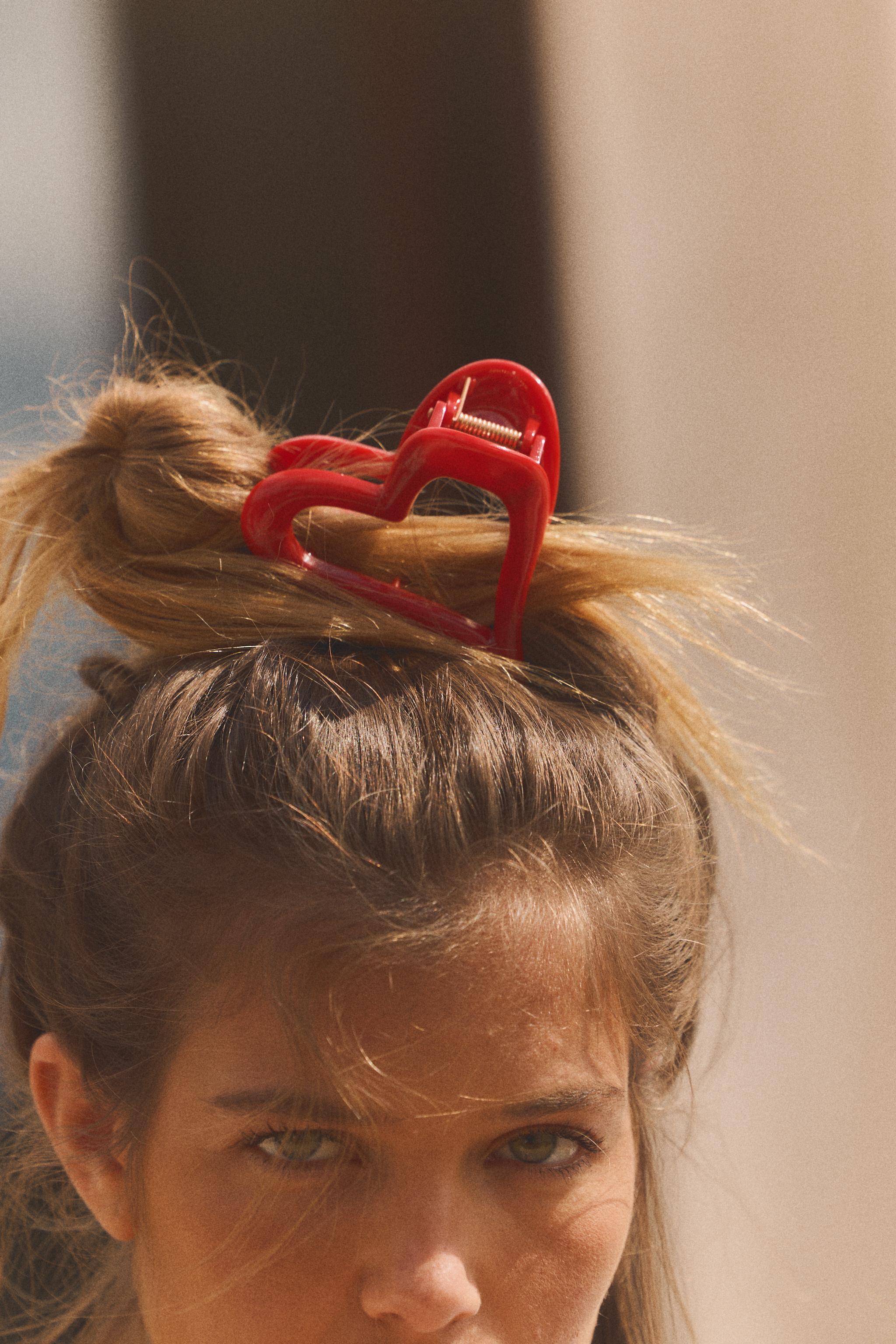 ZARA【NEW】HEART SHEEPSKIN CLIP HEART HAIR CLIP - Red | ZARA United States