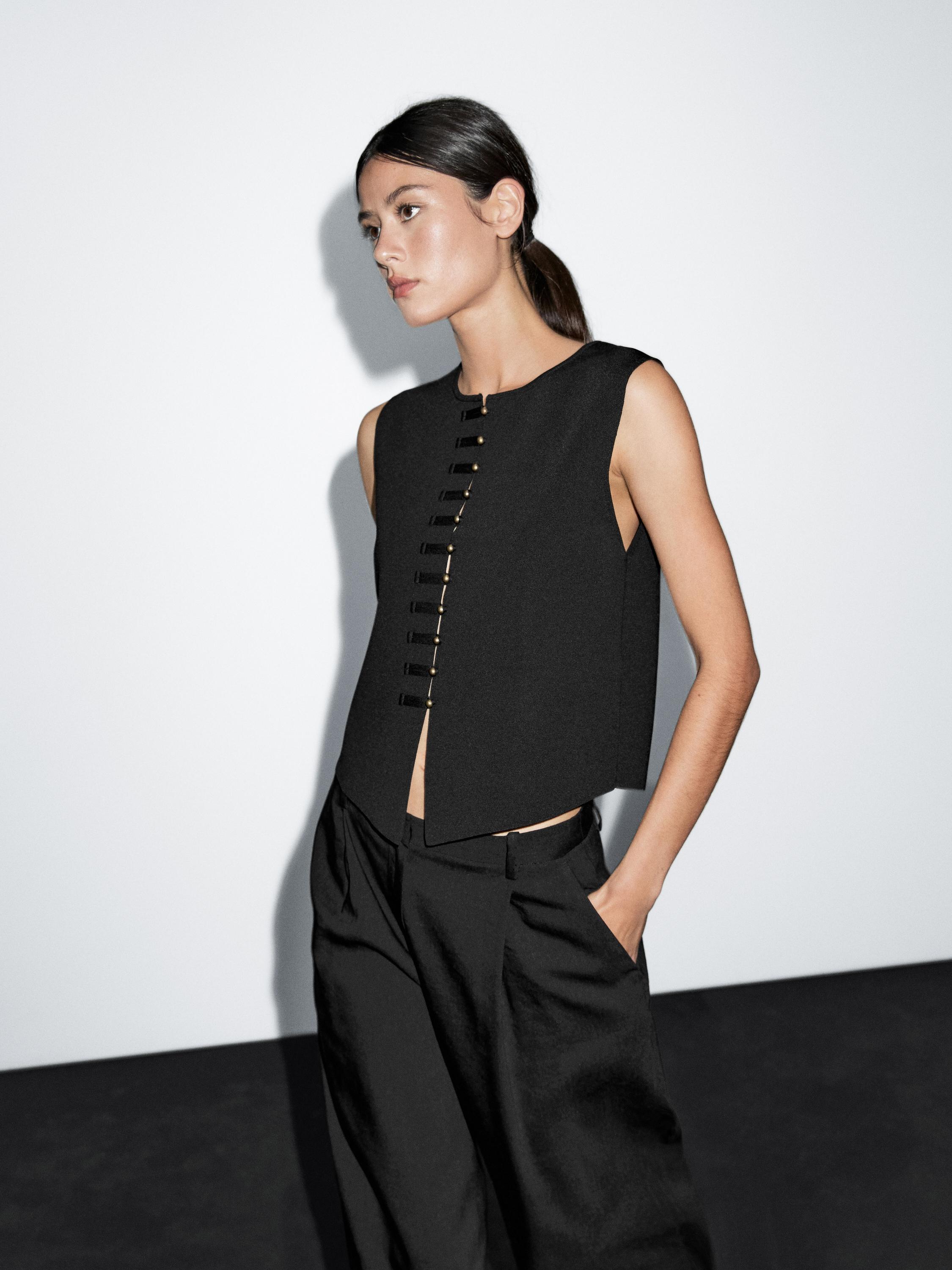 Veste sans manches en maille boutons fantaisie