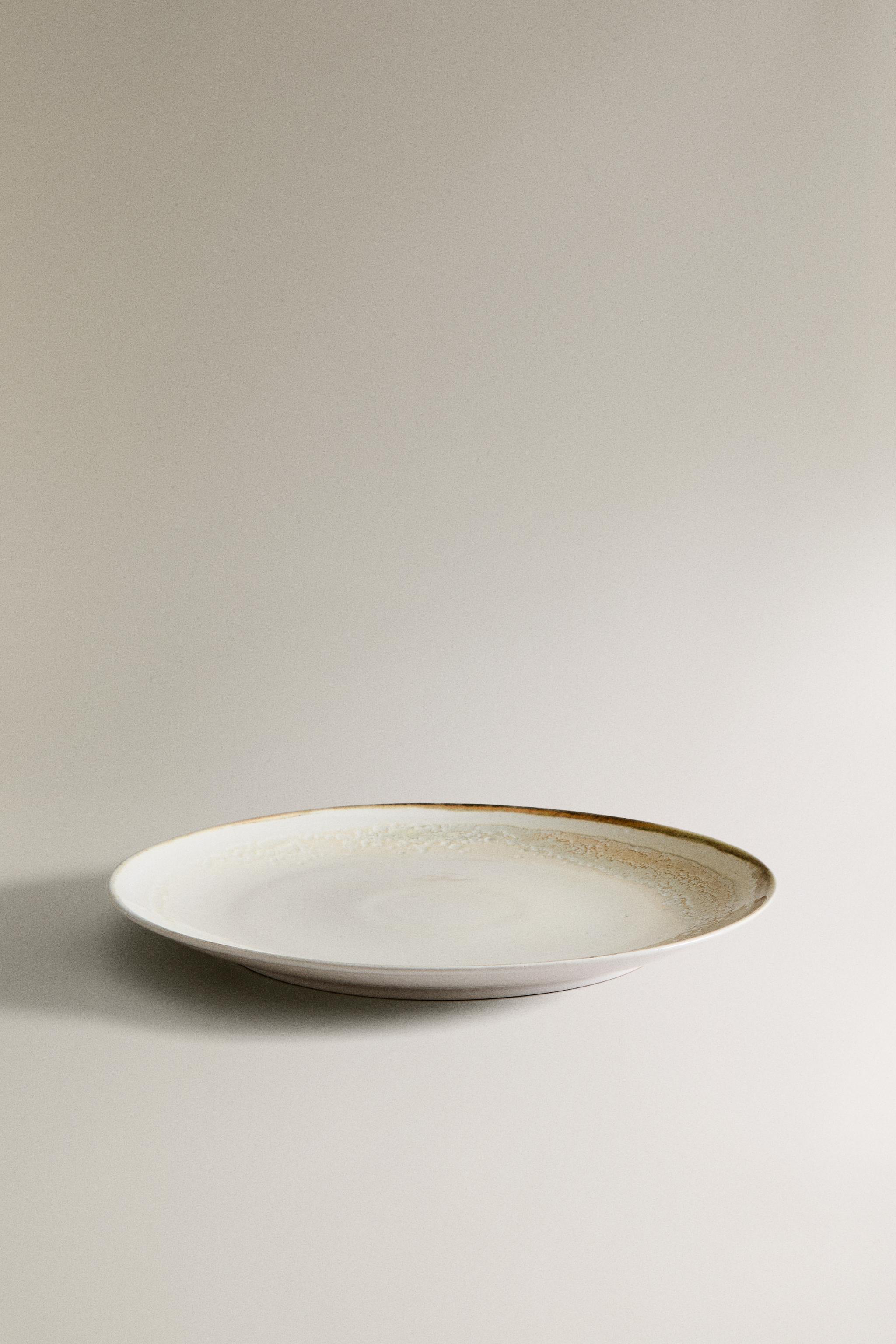 ROUND STONEWARE SERVING DISH — Ecru