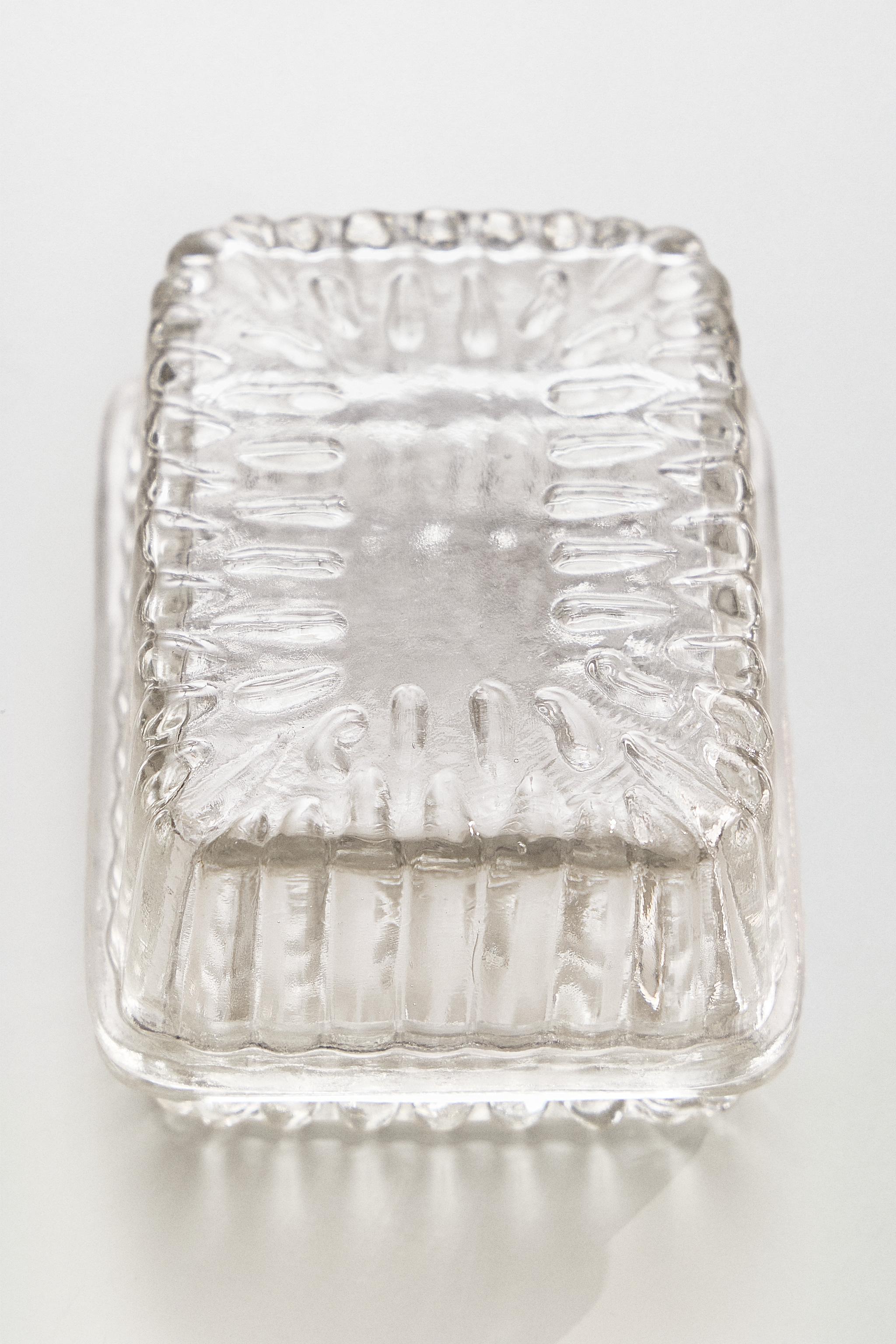 GLASS BUTTER DISH — Transparent