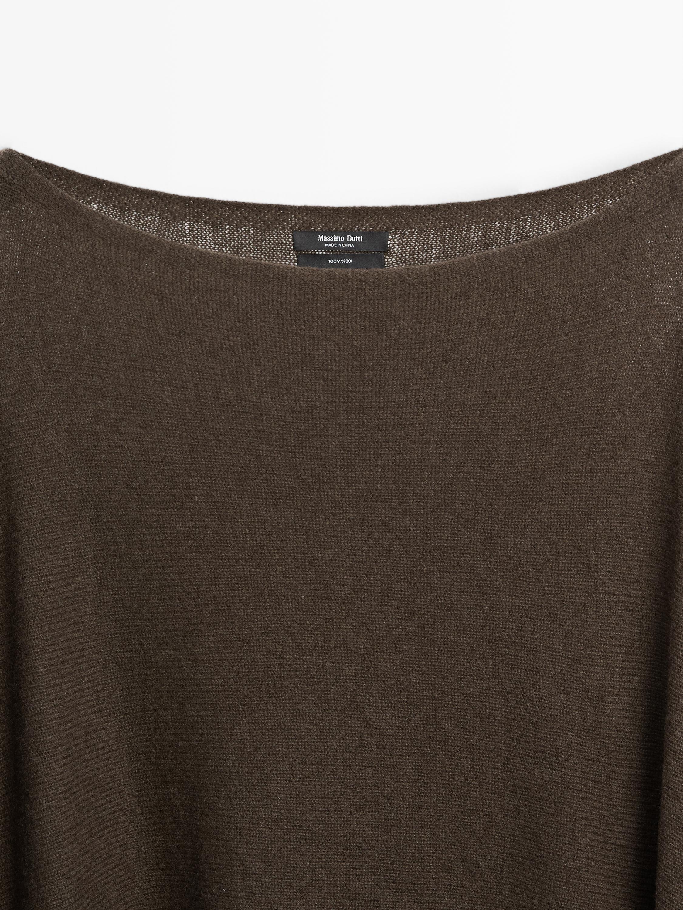 Cape asymétrique en maille 100 % laine