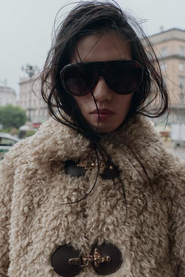 VESTE EFFET FOURRURE AVEC BRANDENBOURGS - Marron clair de Zara - Image 4
