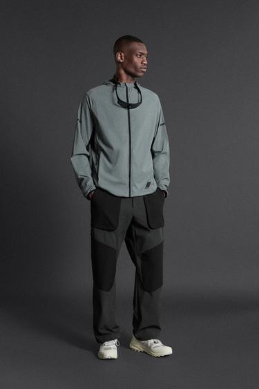 ВЕТРОВКА ИЗ ВЫСОКОТЕХНОЛОГИЧНОЙ ТКАНИ — СЕРЫЙ от Zara — изображение 0