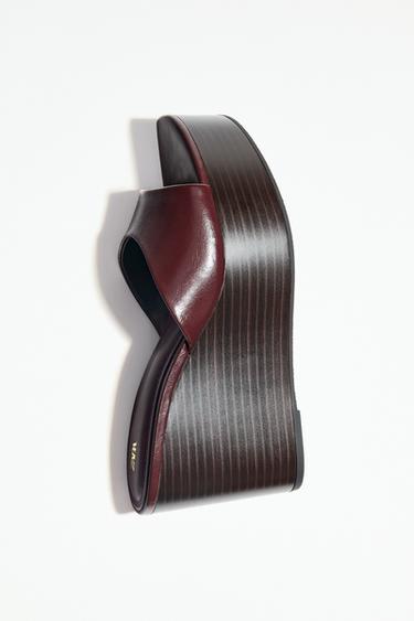 SANDALI ZEPPA EFFETTO CRAQUELÉ - Rosso bordeaux di Zara