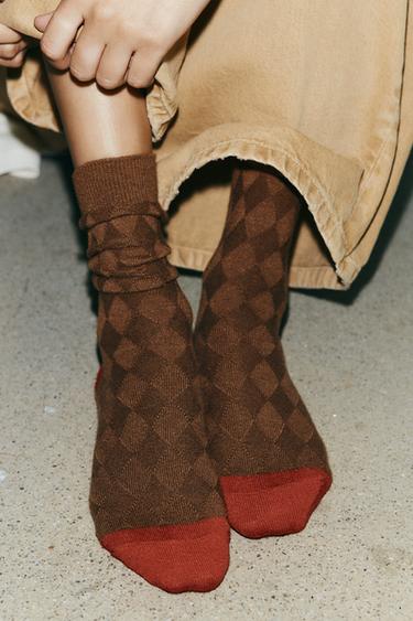 EMBROIDERED ARGYLE SOCKS - Toffee by Zara