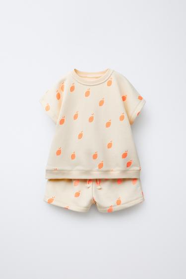 CONJUNTO JOGGING CAMISETA Y BERMUDA ESTAMPADA - Piedra de Zara