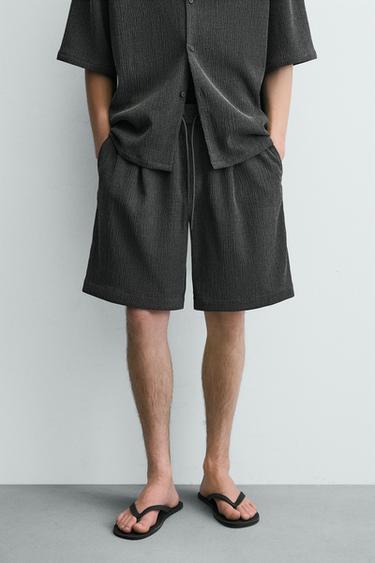 BERMUDY RELAX FIT S RELIÉFOM - Antracitová sivá zn. Zara