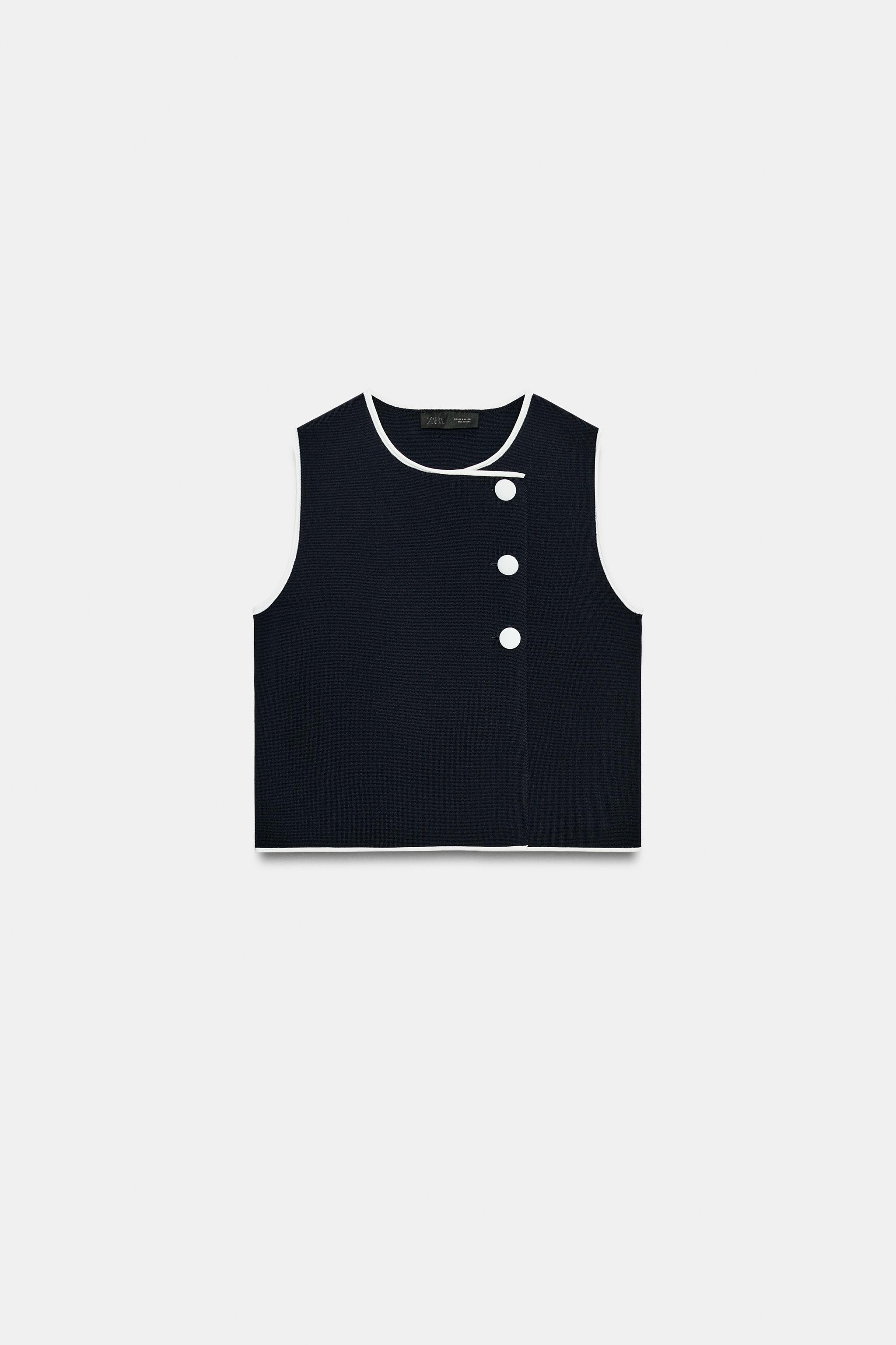 CONTRAST BUTTON KNIT TOP