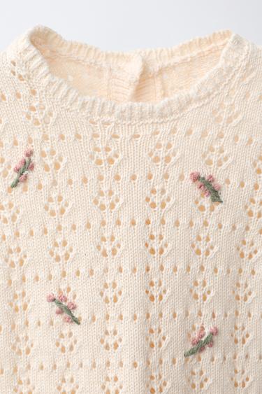 PULL EN MAILLE AJOURÉE À FLEURS BRODÉES - rose poudré de Zara - Image 2