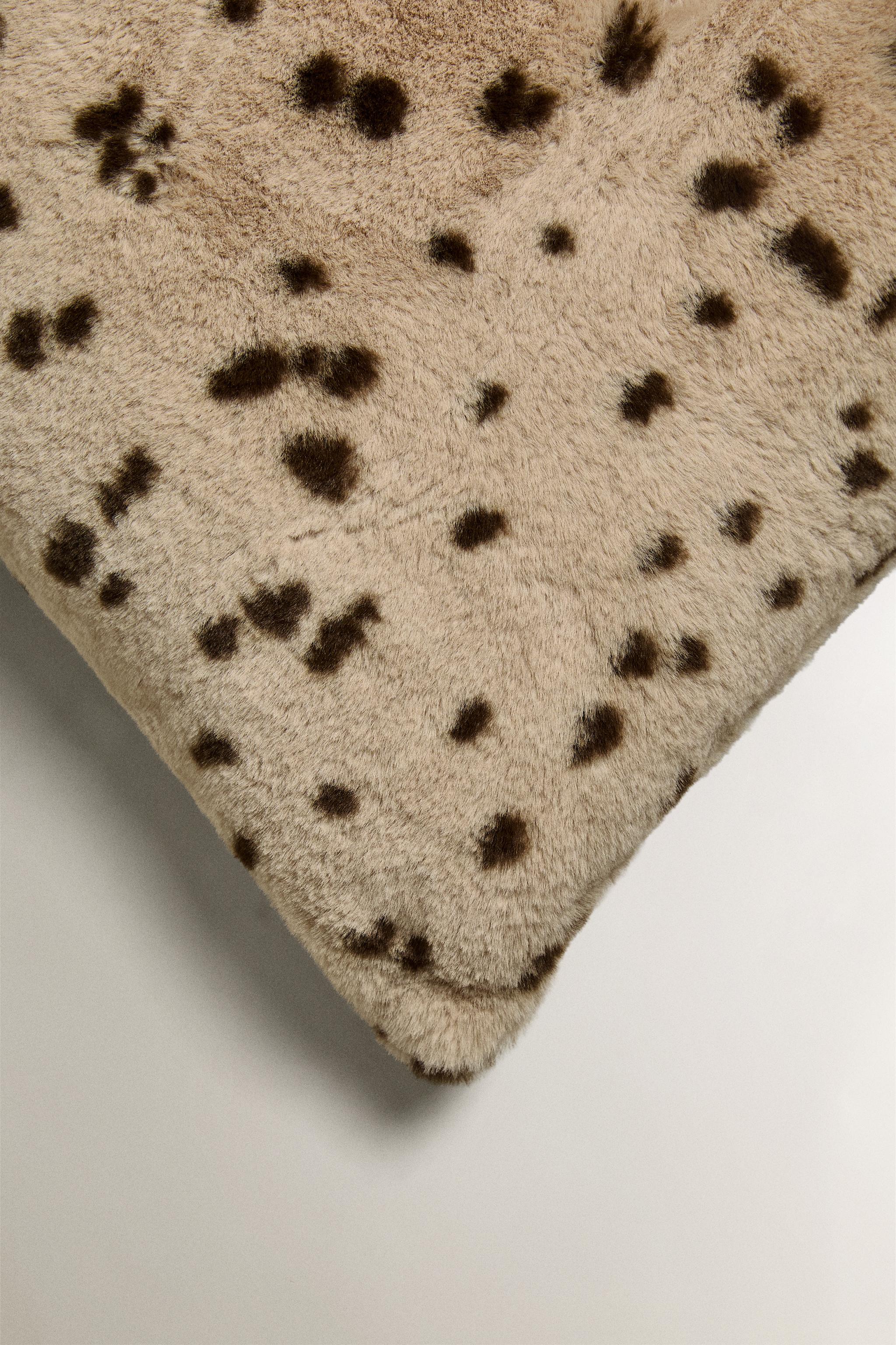 FAUX FUR CUSHION COVER