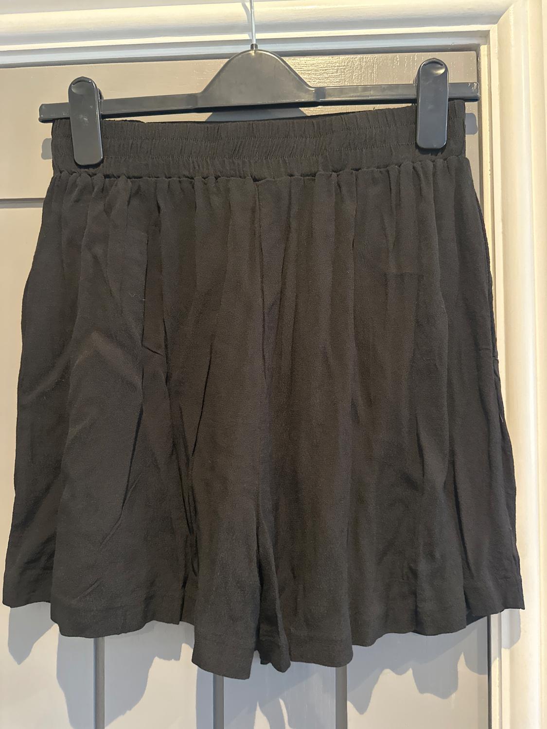 FLOWING BERMUDA SHORTS WITH TIED BELT - Image 2