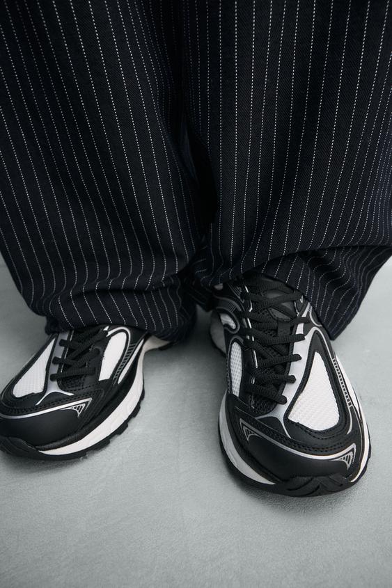 CHUNKY SOLE SNEAKERS