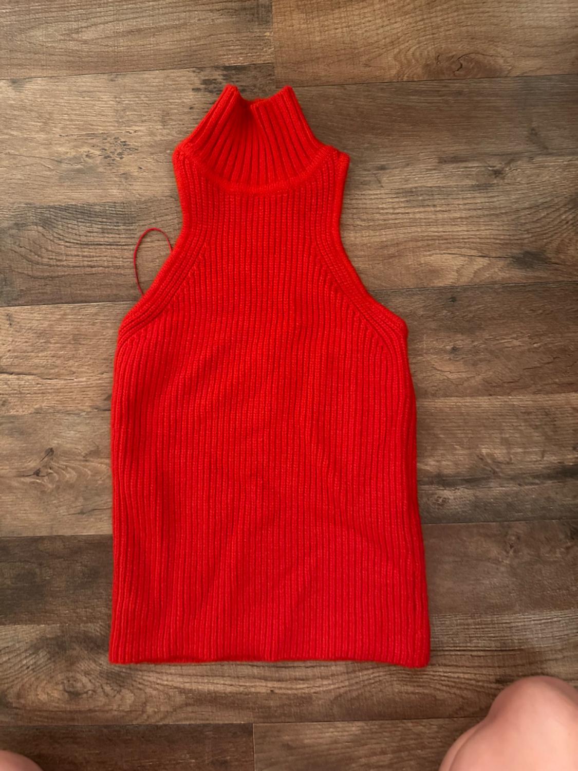 HALTER KNIT TOP
