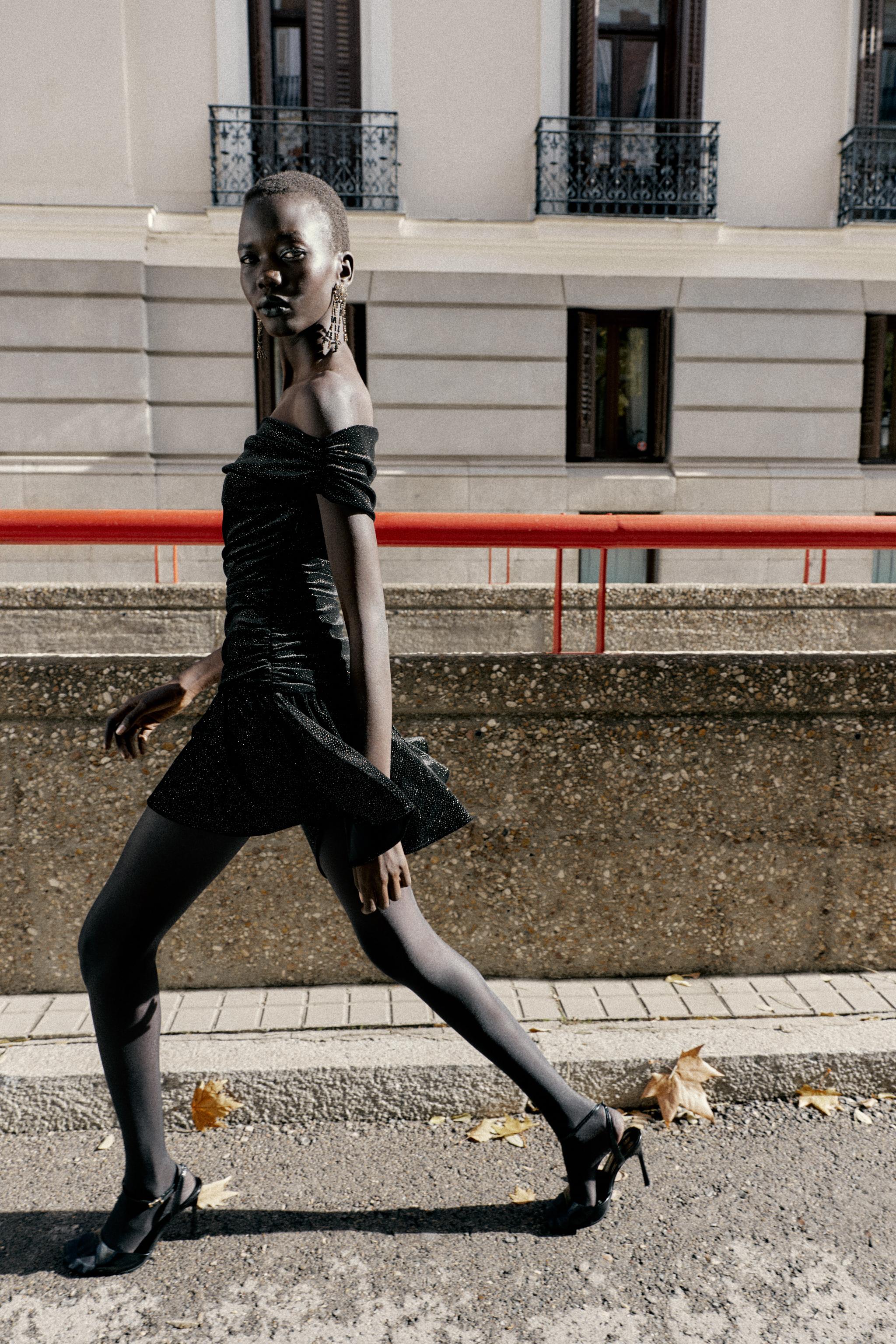 ラインストーンベルベットミニワンピース - ゴールドブラック | ZARA