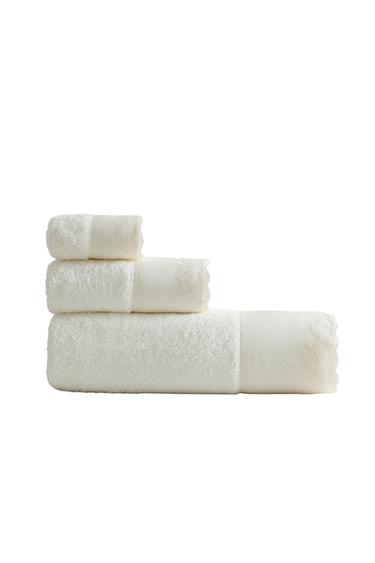 BATH TOWEL WITH LINEN BORDER - Ivory by Zara