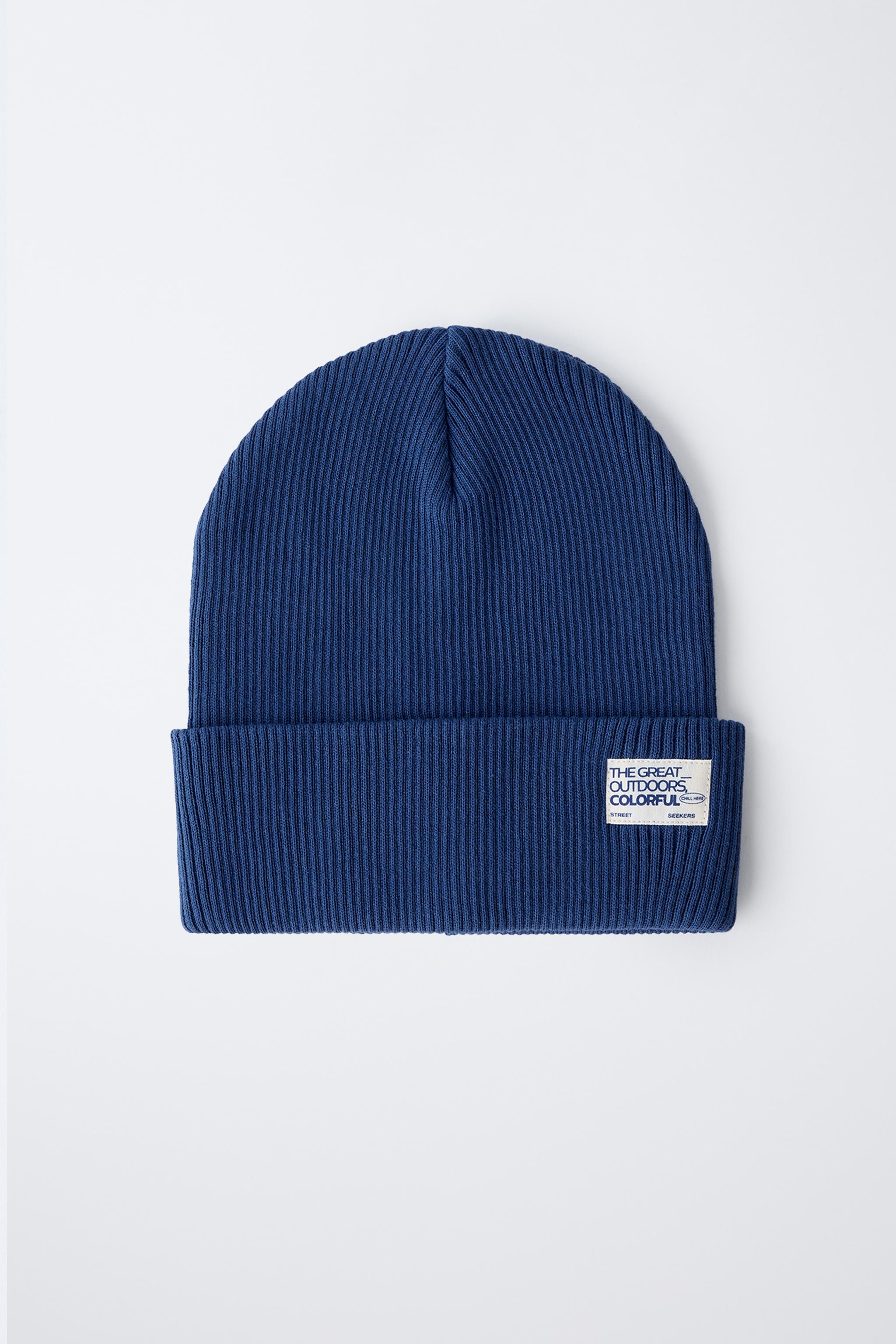BONNET EN MAILLE CÔTELÉE AVEC ÉTIQUETTE