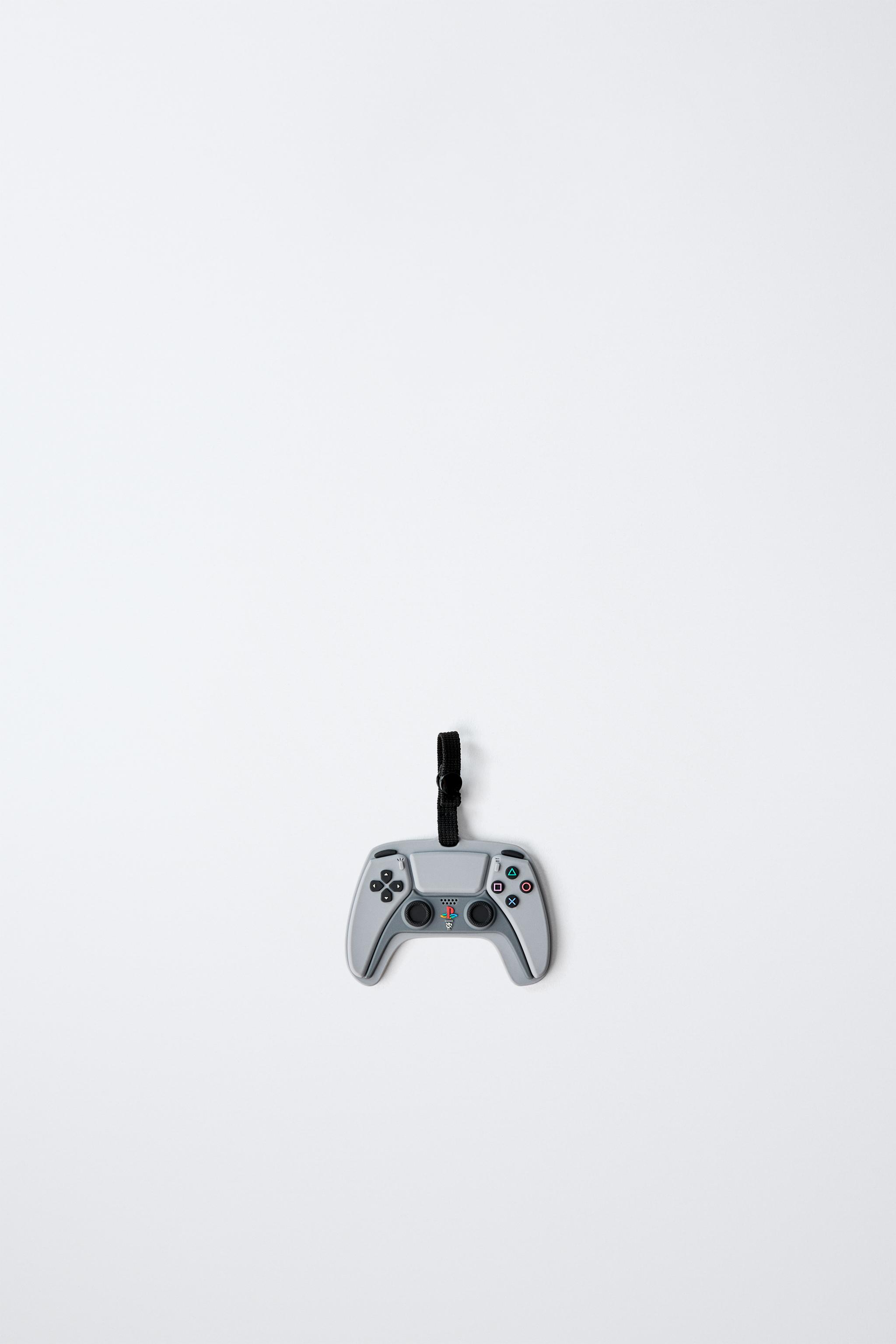 PLAYSTATION ™ 30TH ANNIVERSARY BADGE - Gray | ZARA United States