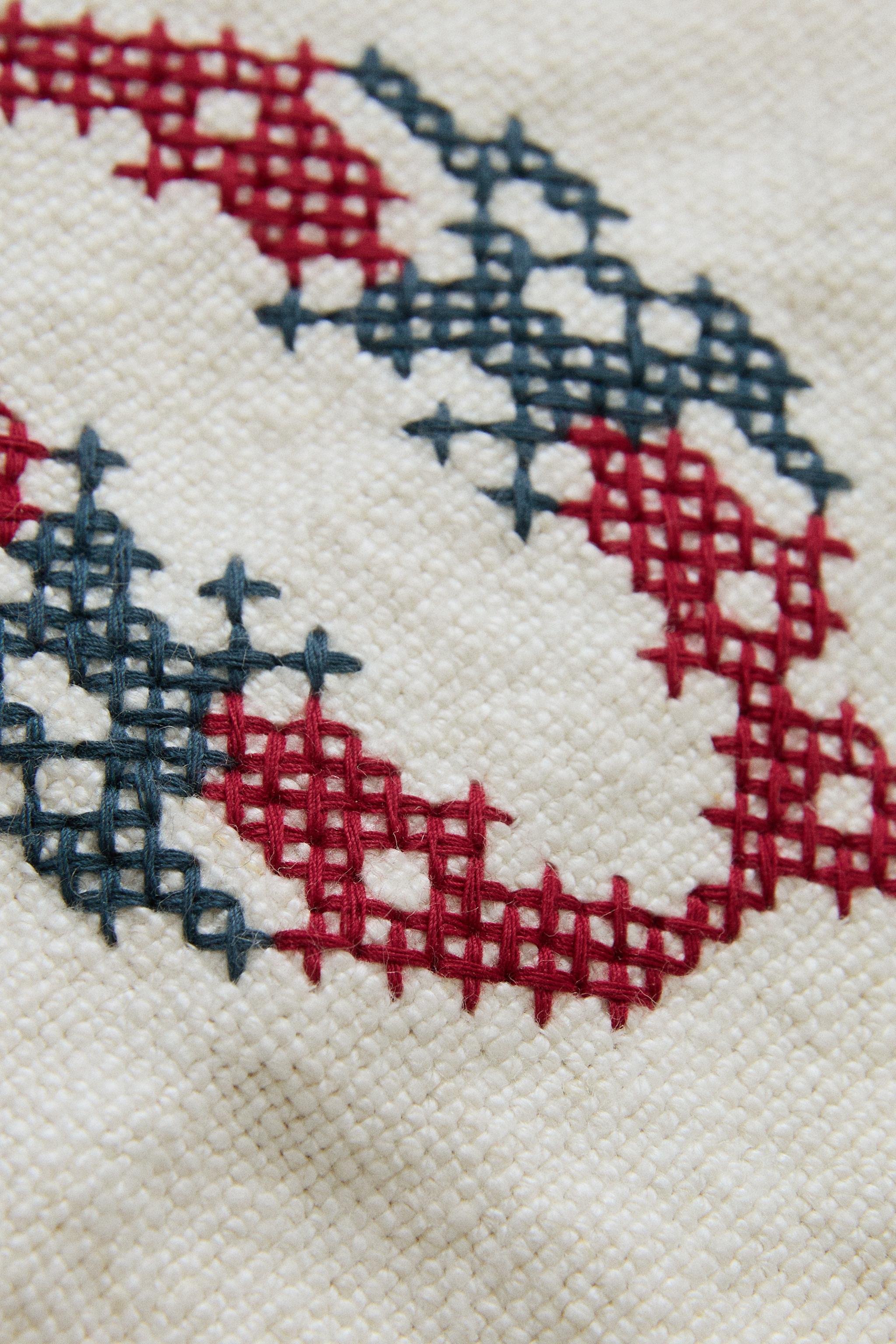 LETTER Q EMBROIDERED LINEN CUSHION — Ecru