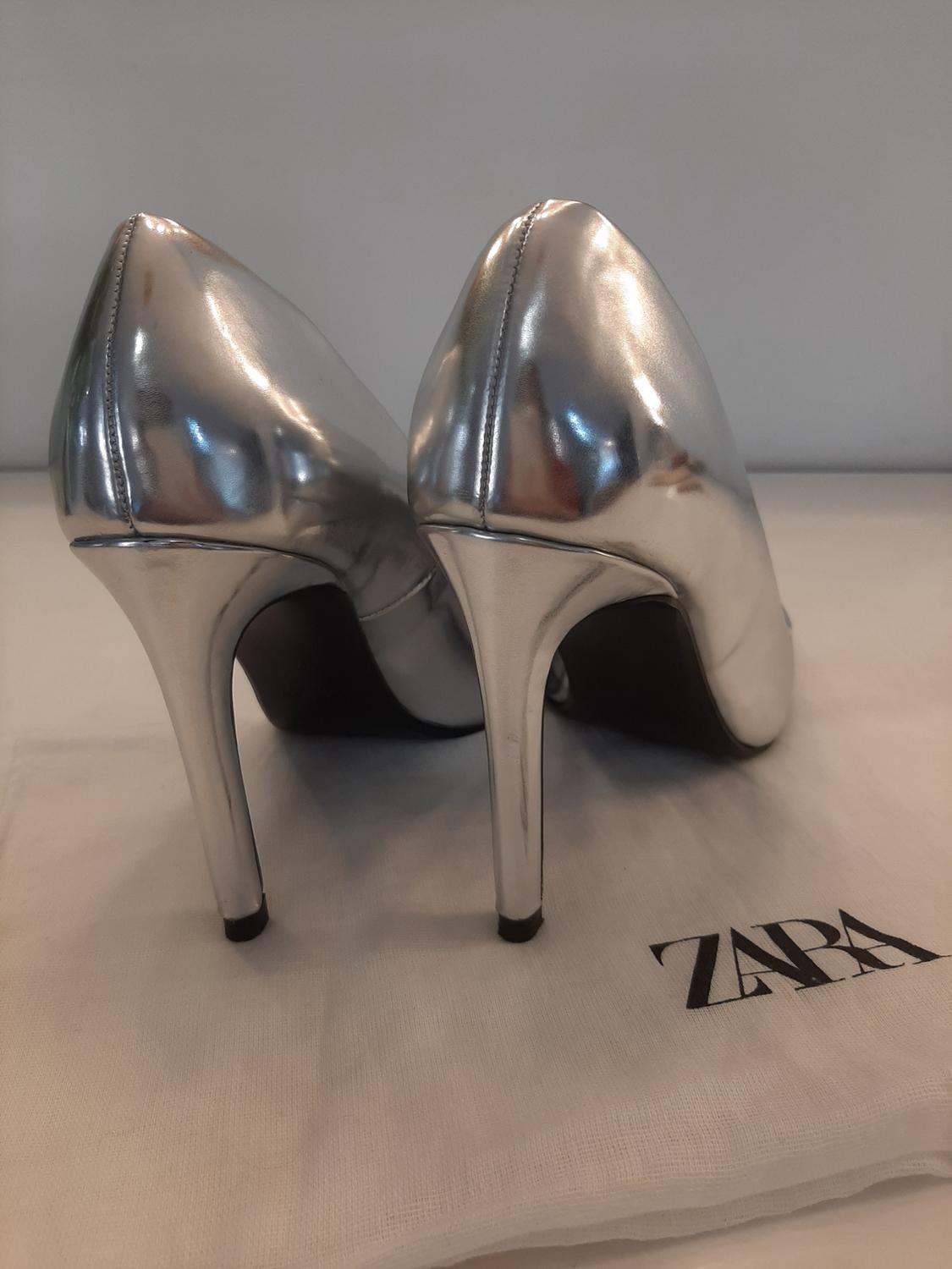 ZAPATO TACÓN ALTO METALIZADO PLATA - Image 2