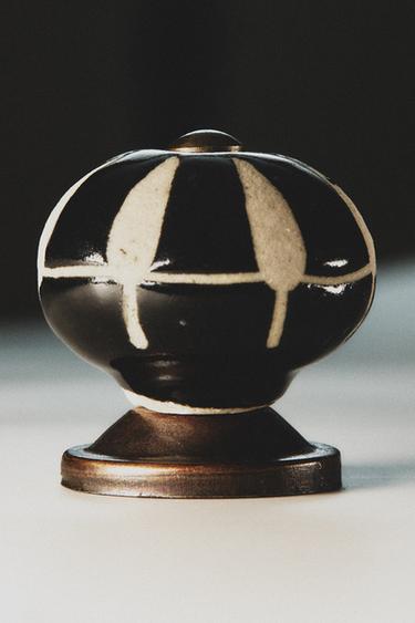 PACK OF STRIPED CERAMIC DOOR KNOBS (PACK OF 2) - Black by Zara
