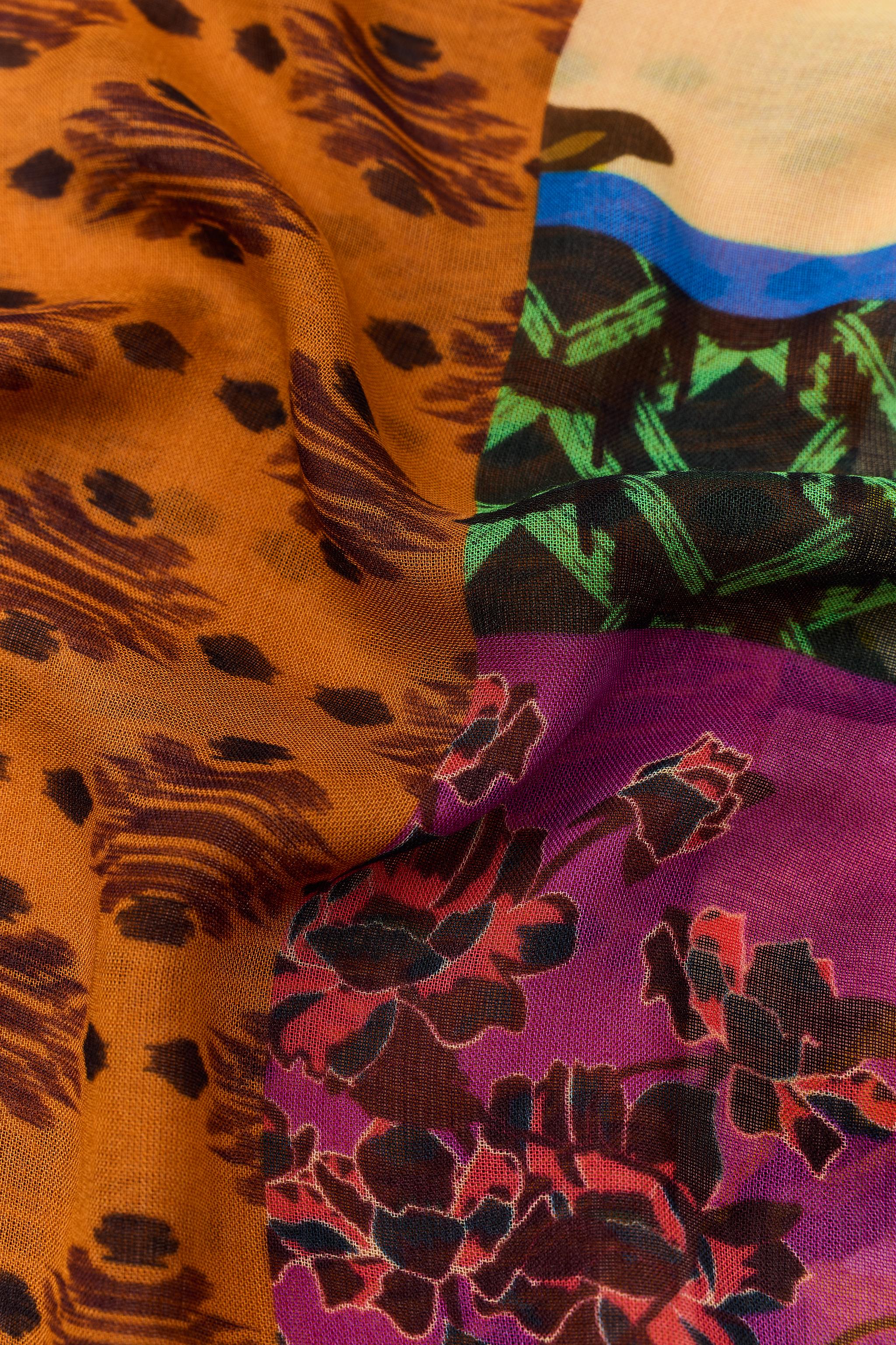 FOULARD À IMPRIMÉ FLEURI EN MODAL ET SOIE