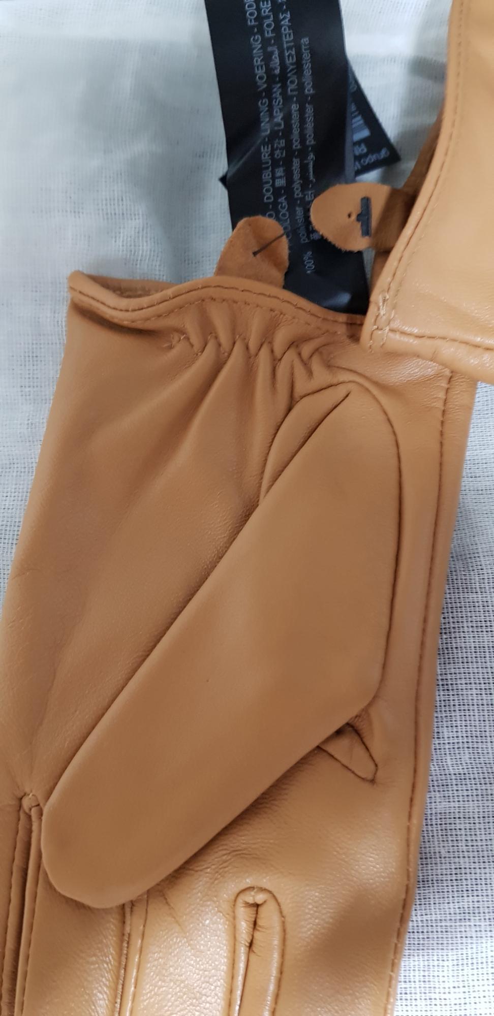 JUEGO DE GUANTES DE PIEL Y LLAVERO - Image 5