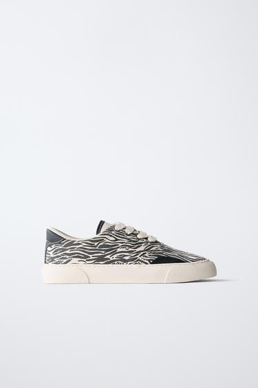 حذاء بامبا ANIMAL PRINT - أبيض by Zara