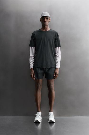 TECHNICAL TEXTURED T-SHIRT - Black by Zara