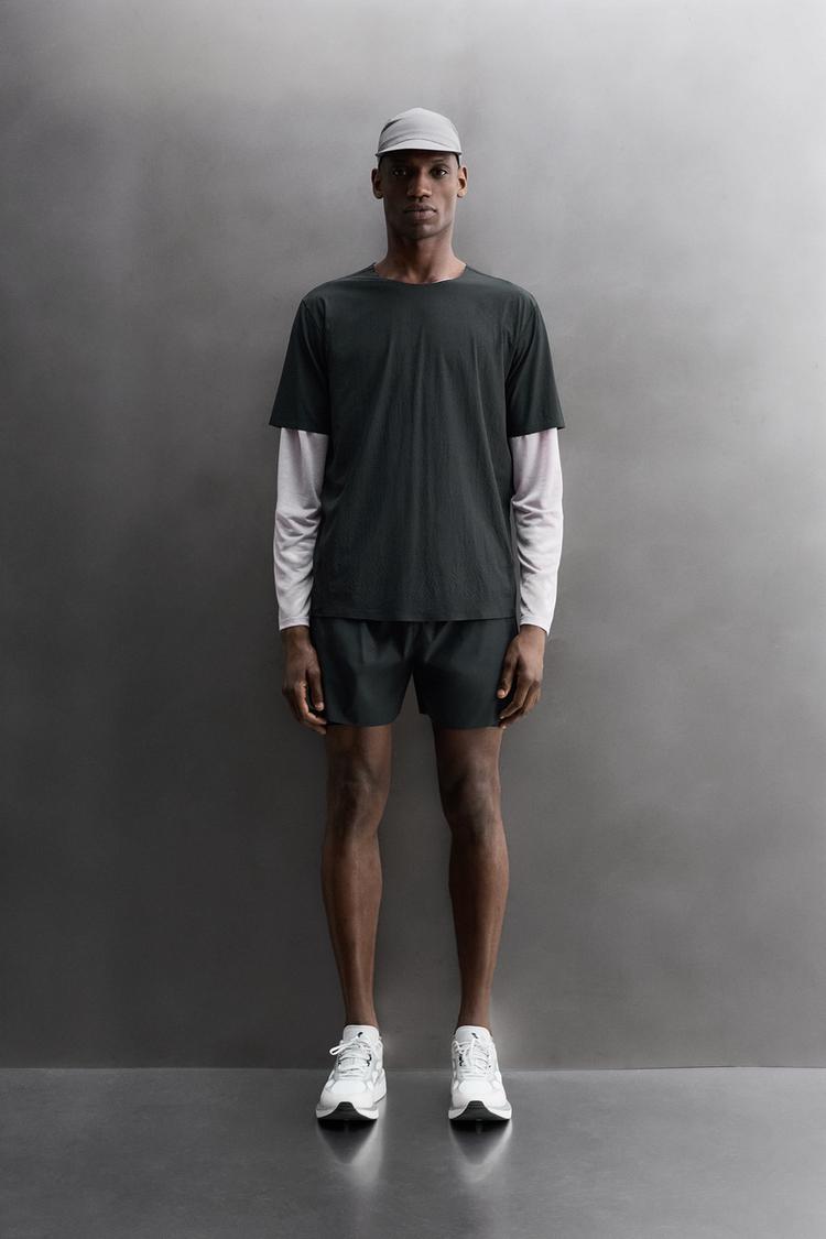 TECHNICAL TEXTURED T-SHIRT
