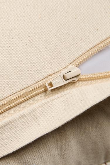 HOUSSE DE COUSSIN TISSÉ SYMÉTRIQUE NOËL - Écru / Rouge de Zara - Image 3