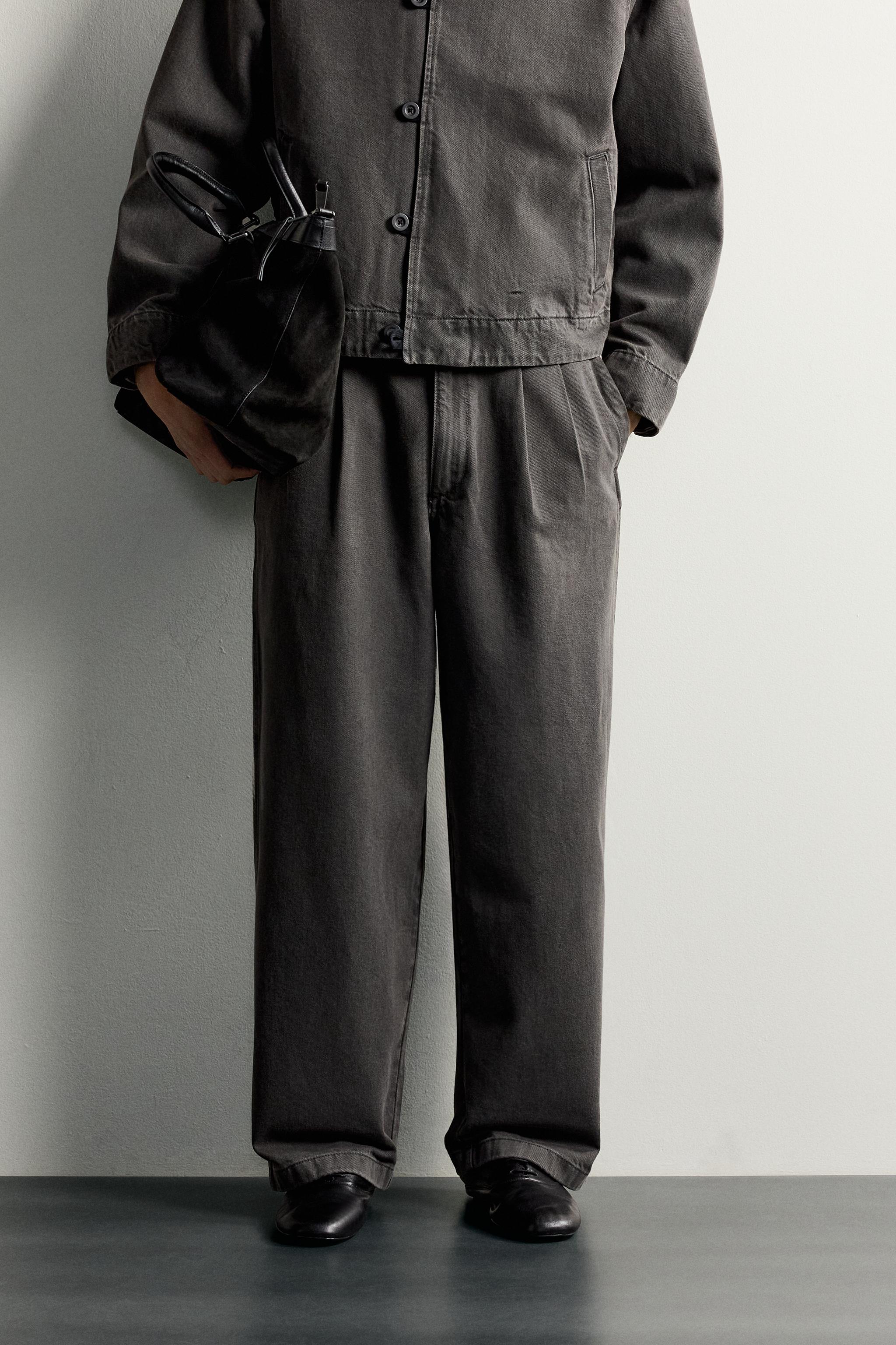 RELAXED FIT PLEATED CHINO PANTS